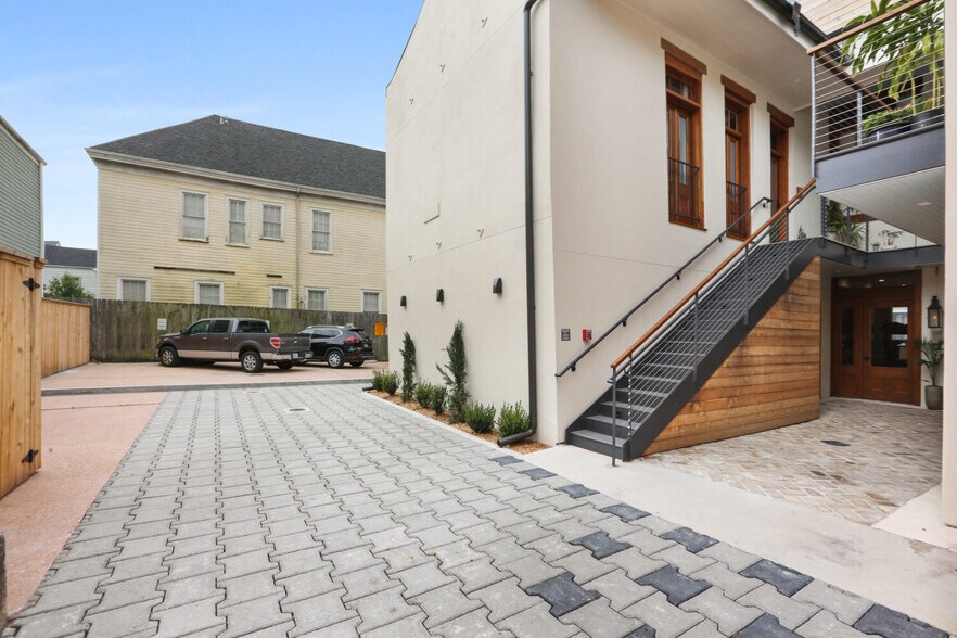 More Photos Of 1600 Prytania St, New Orleans Freestanding For Lease