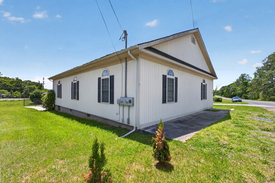 More Photos Of 168 Faulconerville Dr, Amherst Flex For Sale