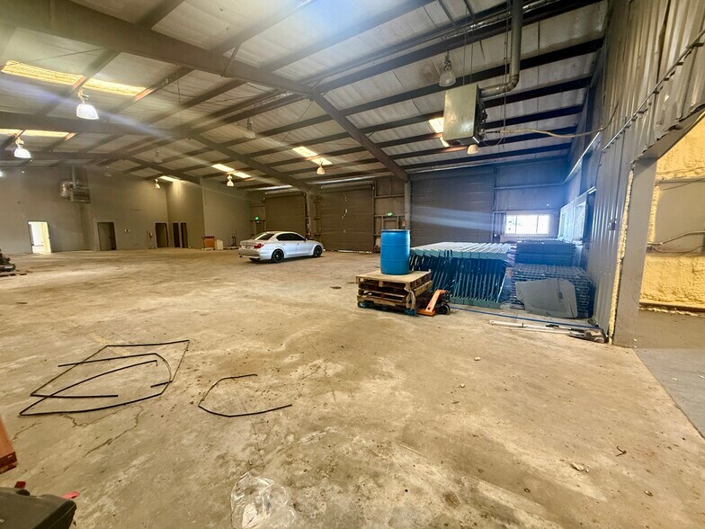 More Photos Of 2005 Tile Factory Rd, Palestine Manufacturing For Lease