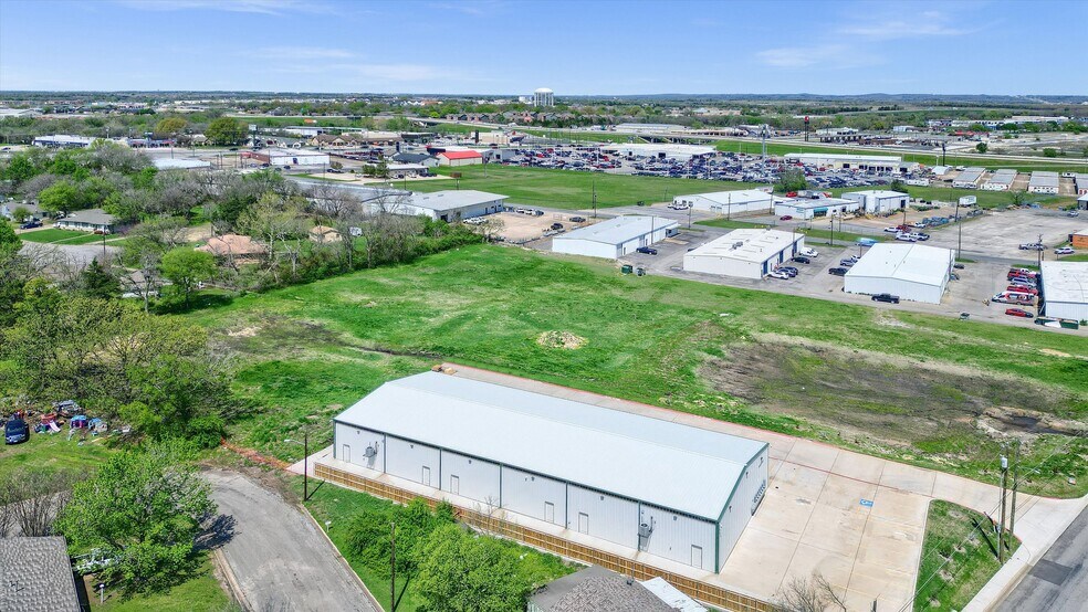More Photos Of 2410 N Frisco Rd, Sherman Flex For Sale