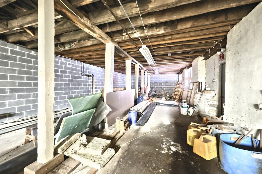 More Photos Of 1518 S George St, York Light Manufacturing For Sale