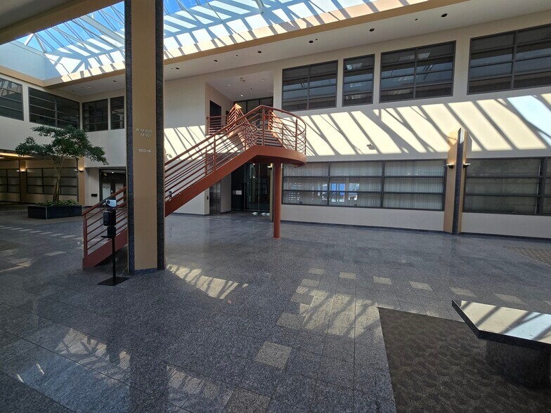 More Photos Of 7075 Pl Robert-Joncas, Saint-Laurent Light Distribution For Lease