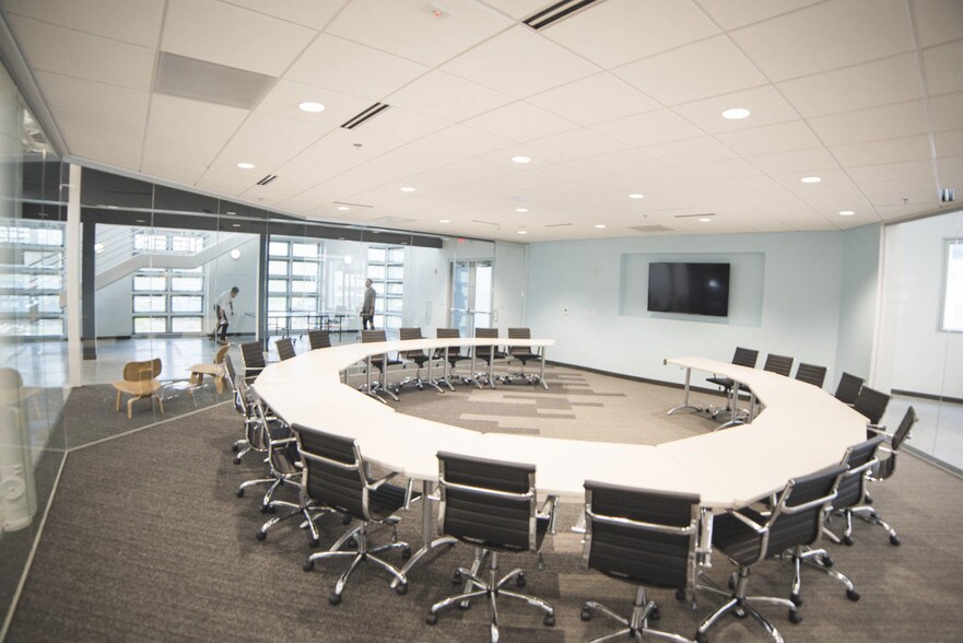 More Photos Of 300 E 39th St, Kansas City Office For Lease