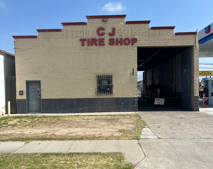 Primary Photo Of 695 E Valley Blvd, Colton Freestanding For Sale