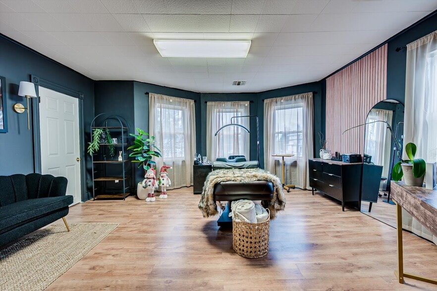 More Photos Of 27 N Main St, Marlboro Office For Sale