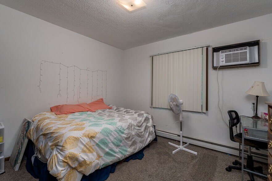 More Photos Of 3200 S Maple Ave, Slayton Apartments For Sale