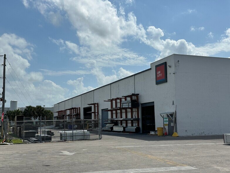 More Photos Of 7555 Garden Rd, Riviera Beach Distribution For Lease