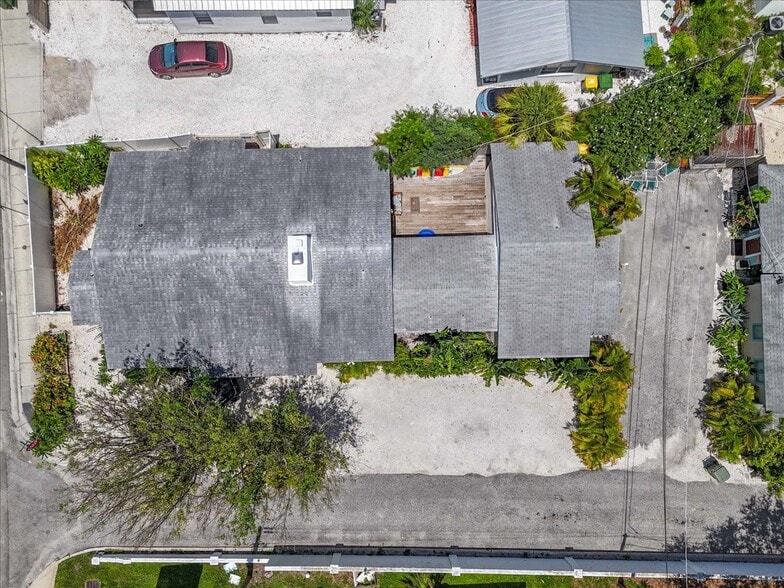 More Photos Of 1760 Wisconsin Ln, Sarasota Multifamily For Sale
