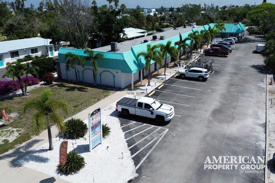 More Photos Of 5610 Gulf of Mexico Dr, Longboat Key Restaurant For Sale