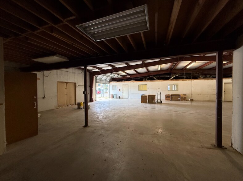 More Photos Of 6733 Burnet Ln, Austin Flex For Lease