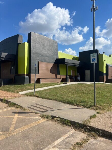 More Photos Of 4416 SE 44th St, Oklahoma City Fast Food For Sale