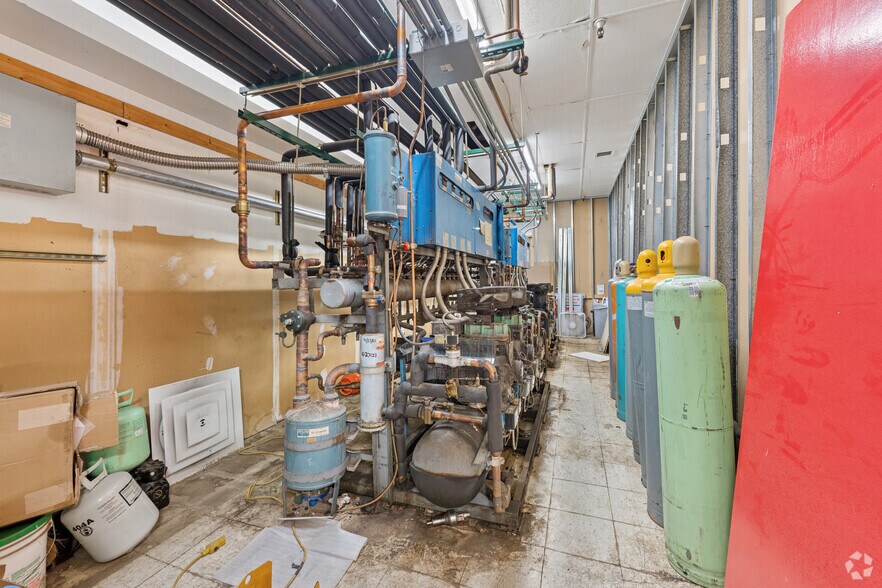 More Photos Of 3640 Delaware Ave, Tonawanda Supermarket For Sale