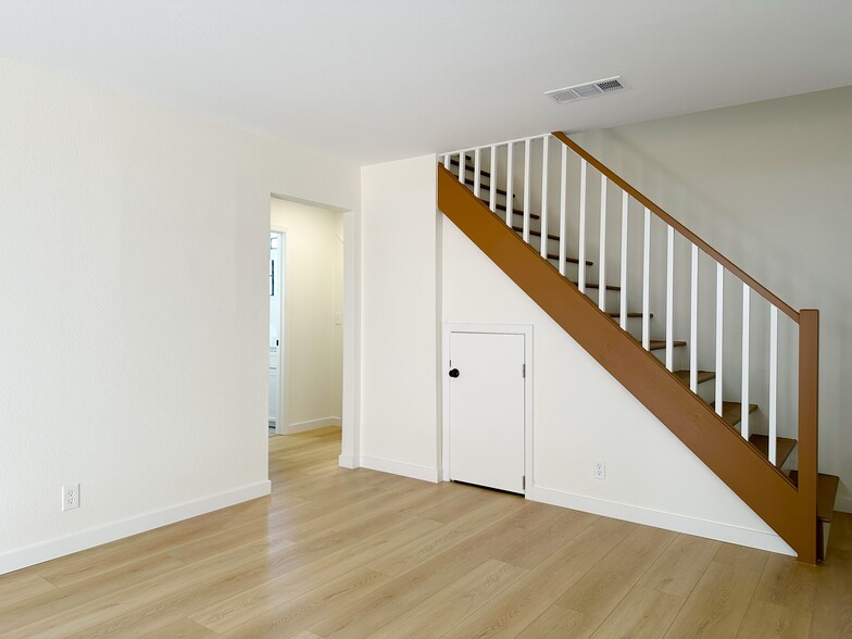 More Photos Of 1805 V St, Sacramento Dormitory For Sale