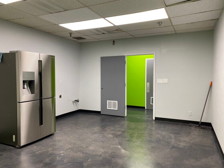 More Photos Of 1931 G St, Fresno Warehouse For Sale