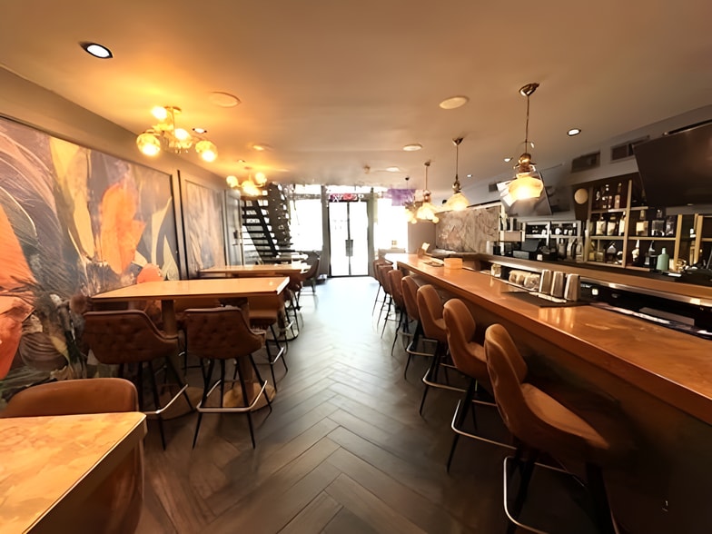 More Photos Of 12 W Peachtree Pl, Atlanta Storefront For Sale