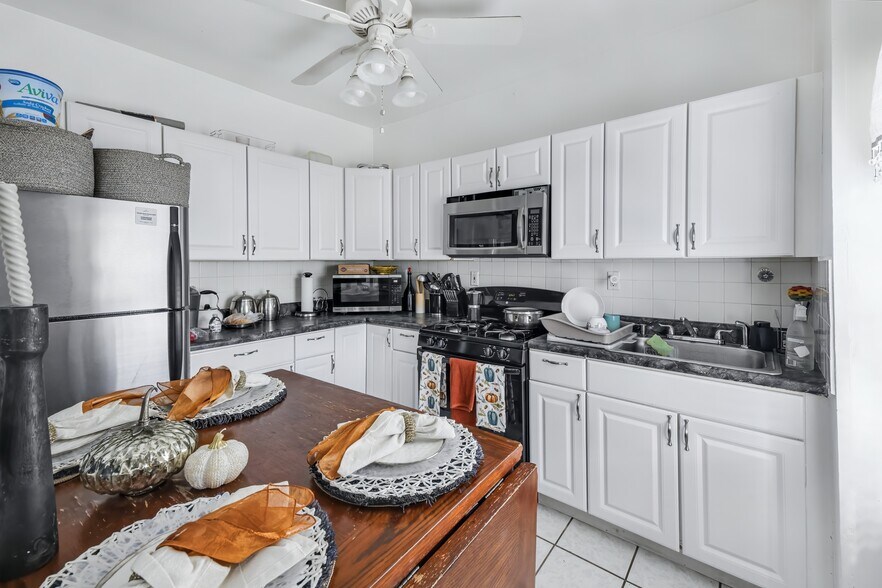 More Photos Of 6813 Park Ave, Guttenberg Storefront Retail Residential For Sale