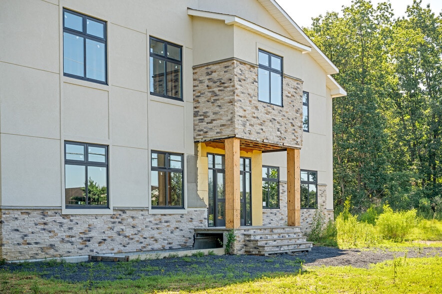 More Photos Of 451 Cross St, Lakewood Office For Sale