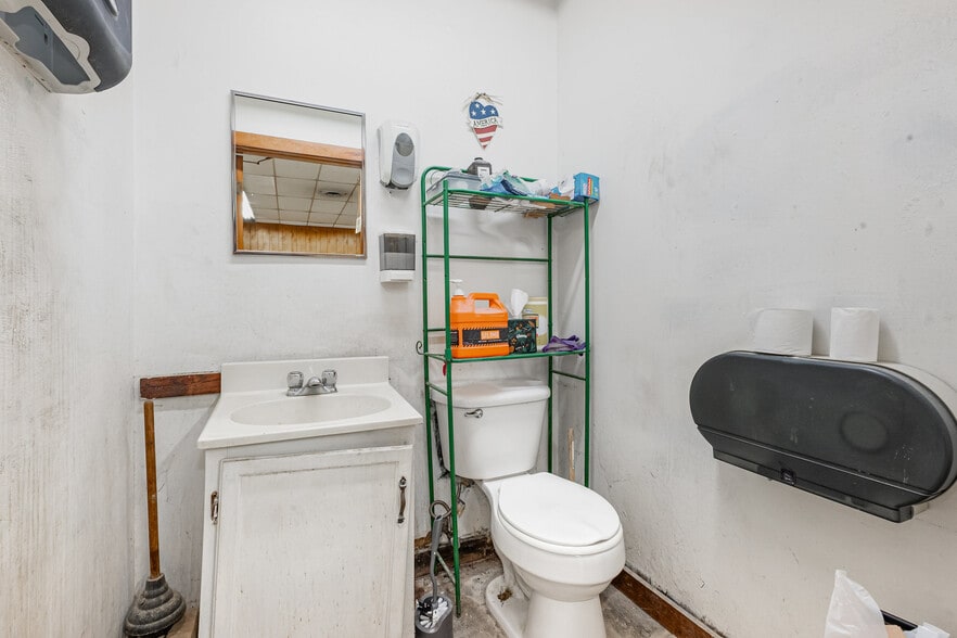 More Photos Of 330 N Front St, Ripley Flex For Sale