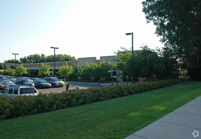 More Photos Of 6900 W 110th St, Bloomington Office For Lease