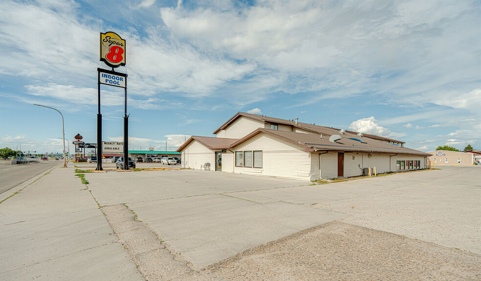 Primary Photo Of 2324 2nd Ave W, Williston Hotel For Sale