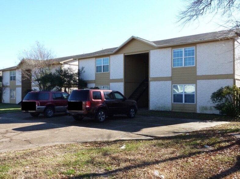 More Photos Of 803-805 Oran Cir, Bryan Apartments For Sale