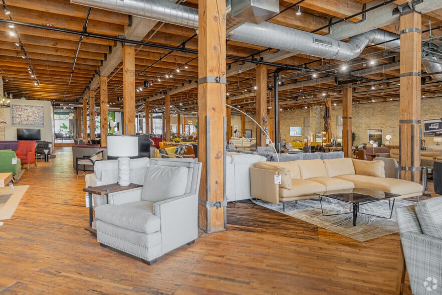 More Photos Of 1741 W Saint Paul Ave, Milwaukee Flex For Sale