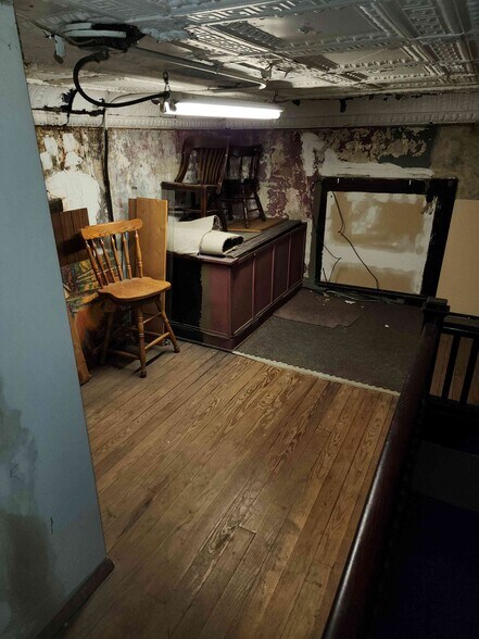 More Photos Of 13-17 N 4th St, Martins Ferry Light Distribution For Sale