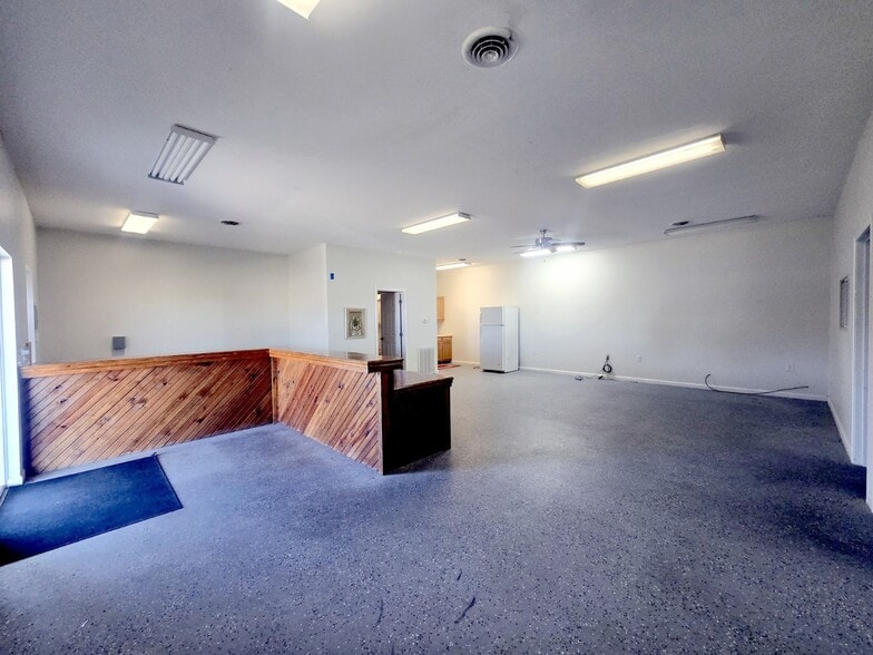 More Photos Of 2806 State Highway 105 Bldg 1, Charleston Flex For Lease