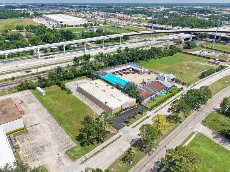 More Photos Of 15458 W Hardy Rd, Houston Warehouse For Sale