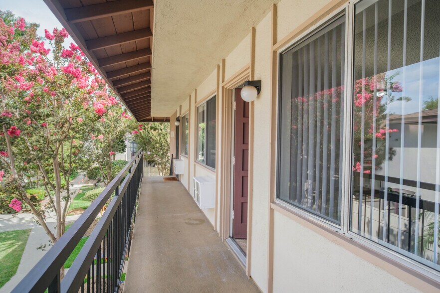 More Photos Of 549 N Tustin Ave, Santa Ana Apartments For Sale
