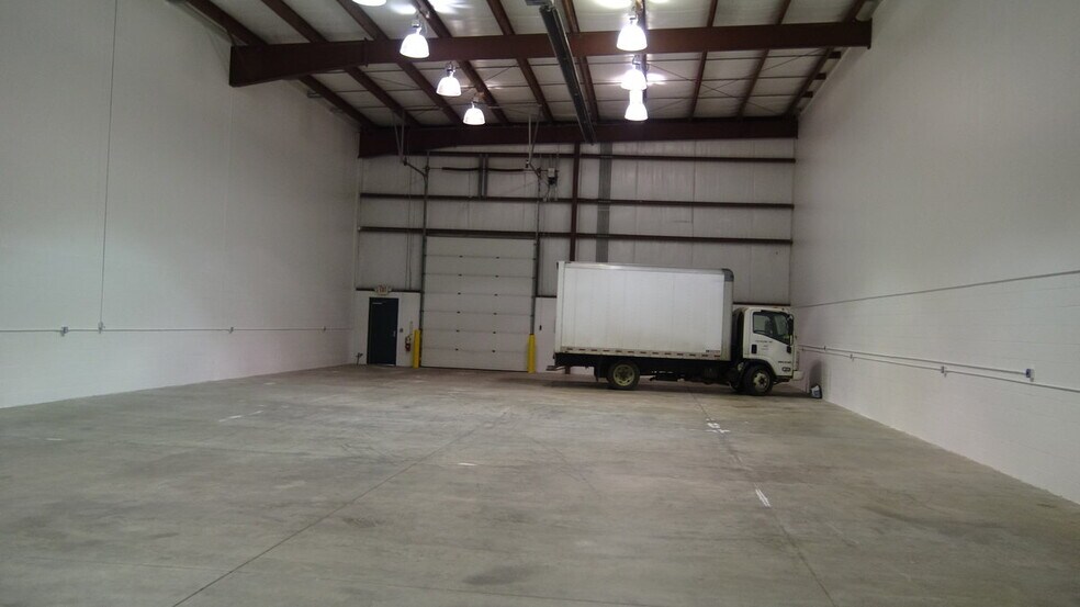 More Photos Of 12801 Silver Lake Rd, Brighton Manufacturing For Sale