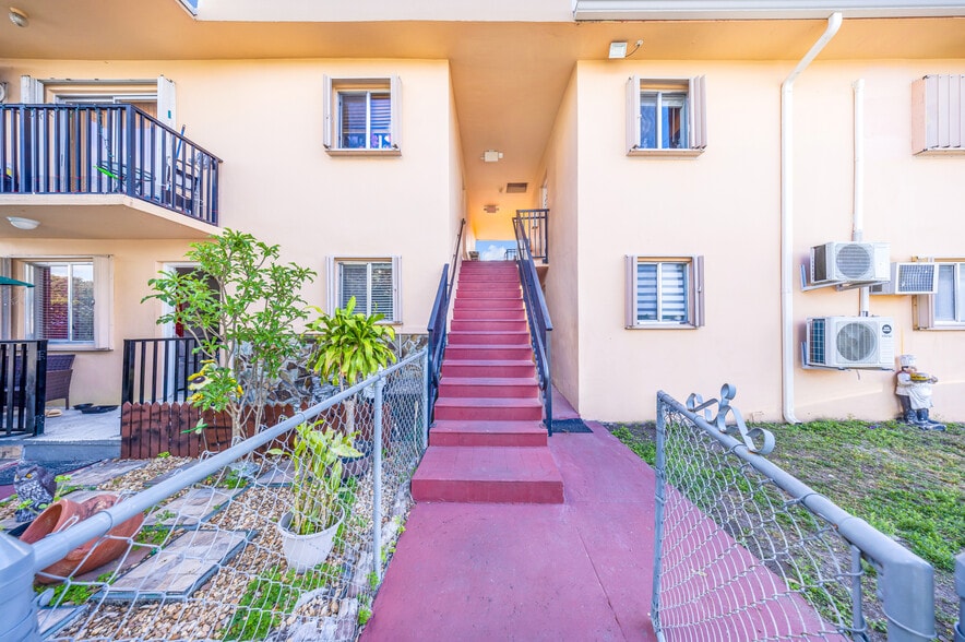 More Photos Of 955 W 23rd St, Hialeah Apartments For Sale