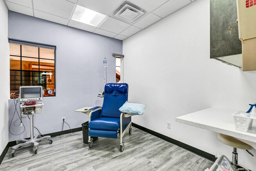 More Photos Of 4105 N 20th St, Phoenix Medical For Lease