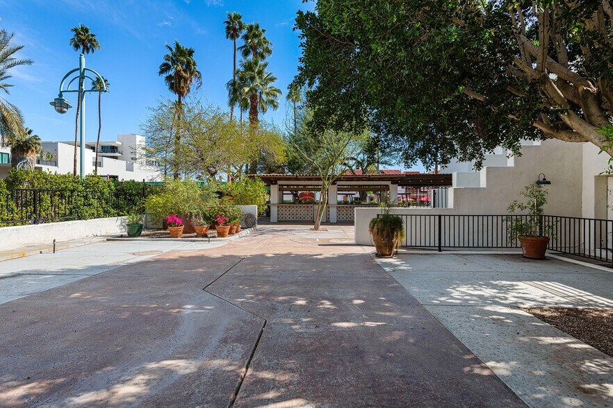 More Photos Of 369 N Palm Canyon Dr, Palm Springs Restaurant For Sale