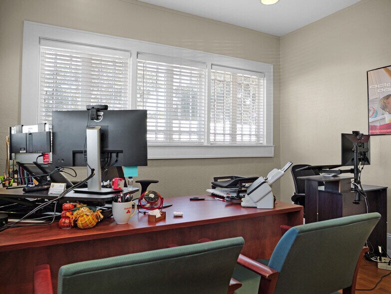More Photos Of 2020 Aloma Ave, Winter Park Office Residential For Sale
