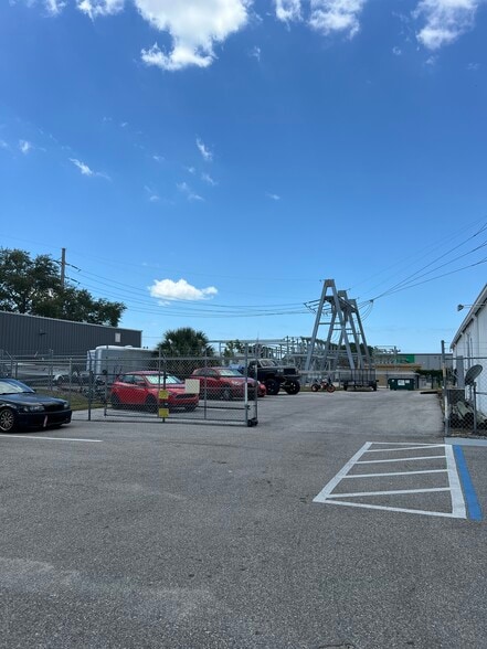 More Photos Of 1909 Whitfield Park Loop, Sarasota Manufacturing For Sale