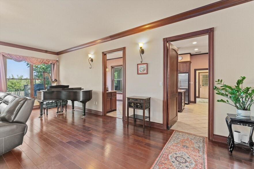 More Photos Of 1092 FM 3000, Elgin Specialty For Sale