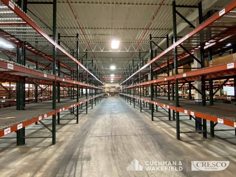 More Photos Of 6474 Lorain Blvd, Elyria Warehouse For Lease