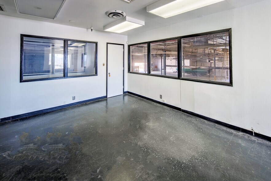 More Photos Of 1790 Industrial Blvd, Lake Havasu City Warehouse For Sale