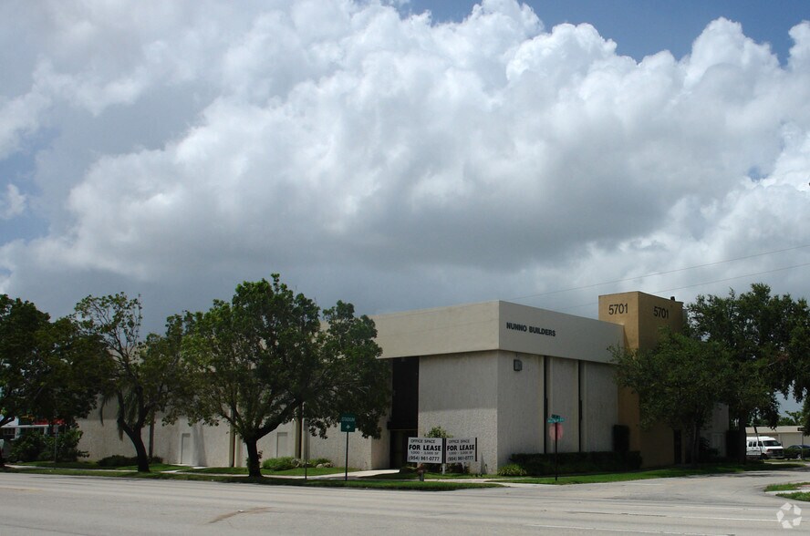 More Photos Of 5701 Hollywood Blvd, Hollywood Office Residential For Lease