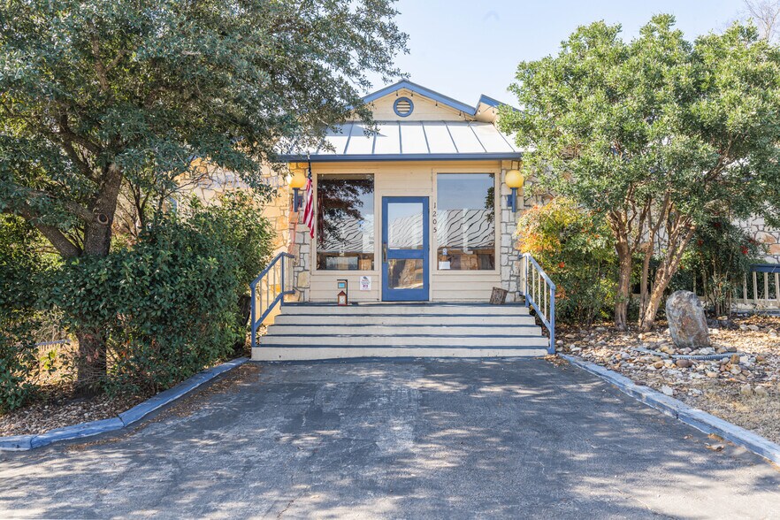 More Photos Of 1205 Main St, Bandera Restaurant For Lease