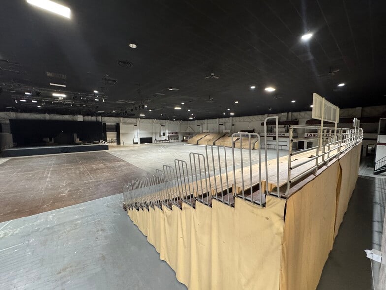 More Photos Of 10408 State Highway 64 E, Tyler Theater Concert Hall For Sale