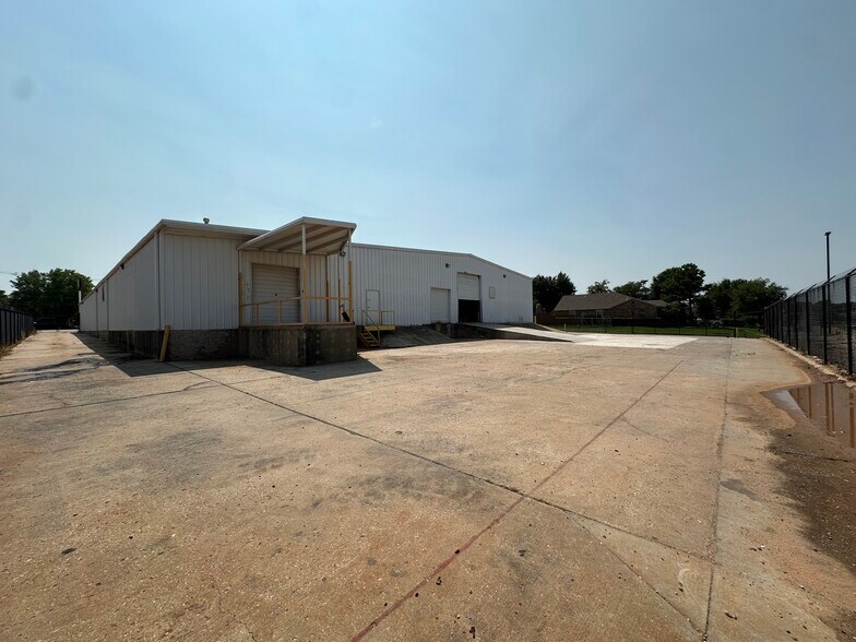 More Photos Of 401 SE 59th St, Oklahoma City Distribution For Sale