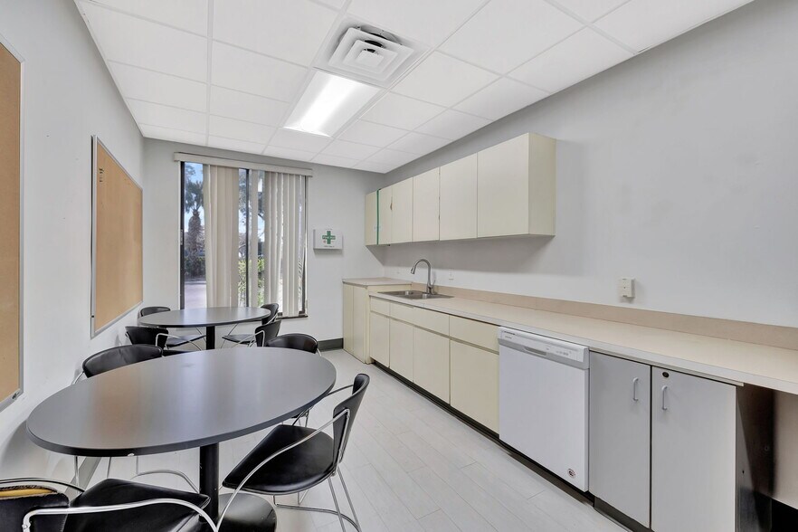 More Photos Of 1500 N Powerline Rd, Pompano Beach Warehouse For Lease