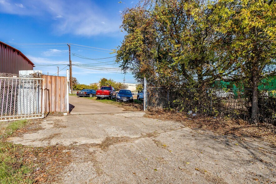 More Photos Of 4140 Mansfield Hwy, Forest Hill Warehouse For Sale