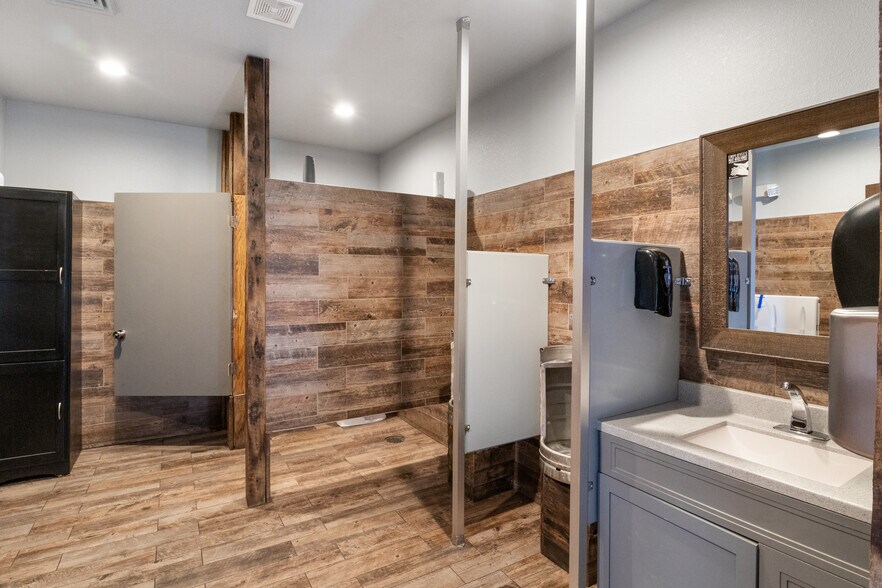 More Photos Of 1289 Bagnell Dam Blvd, Lake Ozark Restaurant For Sale