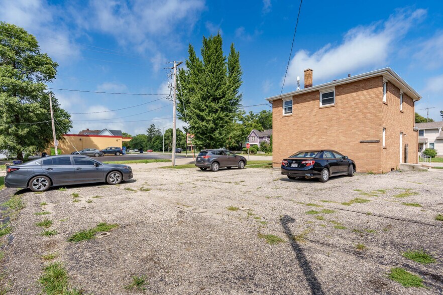 More Photos Of 1321 W Court St, Janesville Apartments For Lease