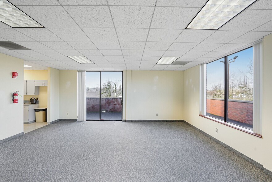 More Photos Of 2965 Ryan Dr SE, Salem Medical For Sale