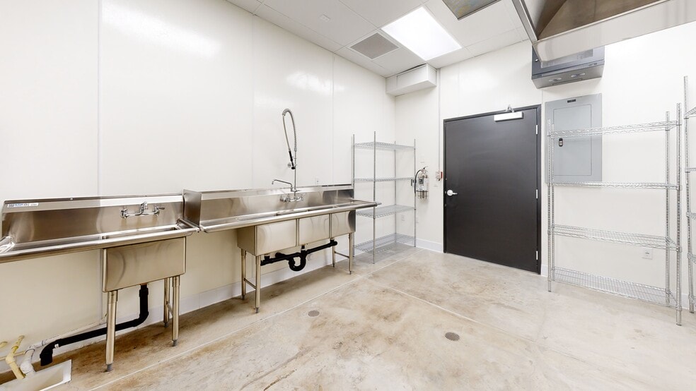 Primary Photo Of 6222 San Fernando Rd, Glendale Restaurant For Lease