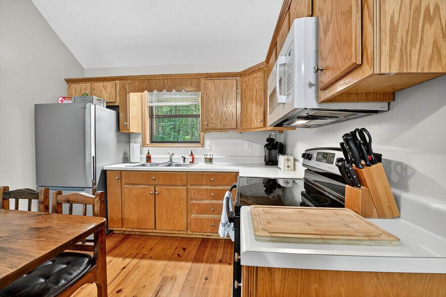 More Photos Of 77 Alpine Way, Blairsville Hotel For Sale